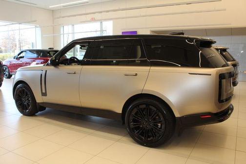 2026 Land Rover Range Rover P530 SE LWB 7 Seat