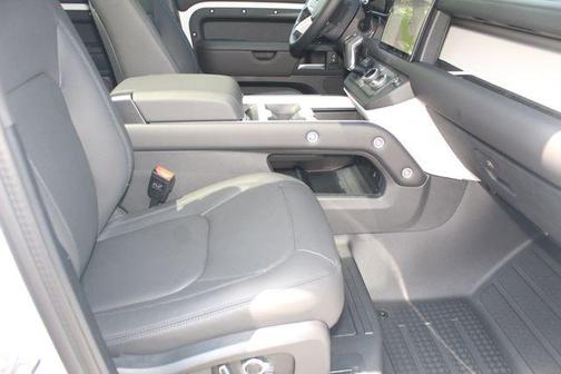 2025 Land Rover Defender P400 X-Dynamic SE