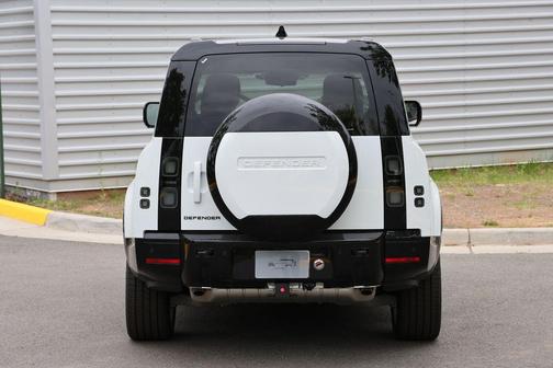 Fuji White 2026 Land Rover Defender 130 P400 X-Dynamic SE