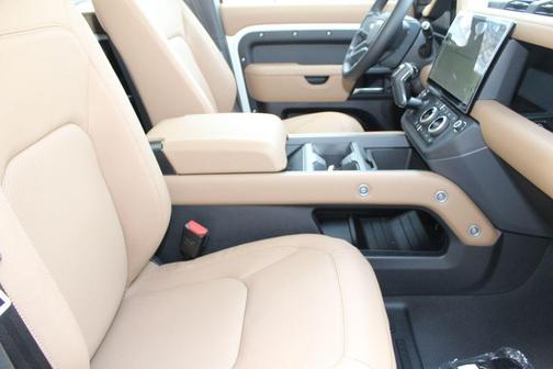 Fuji White 2026 Land Rover Defender 130 P400 X-Dynamic SE