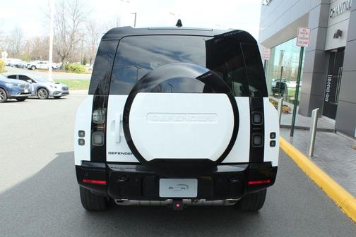 Fuji White 2026 Land Rover Defender 130 P400 X-Dynamic SE