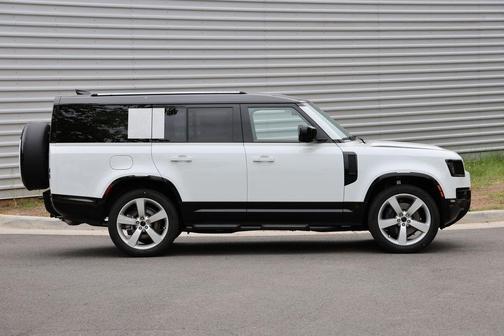 Fuji White 2026 Land Rover Defender 130 P400 X-Dynamic SE