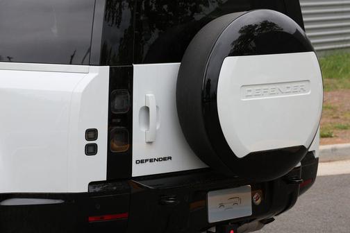 Fuji White 2026 Land Rover Defender 130 P400 X-Dynamic SE