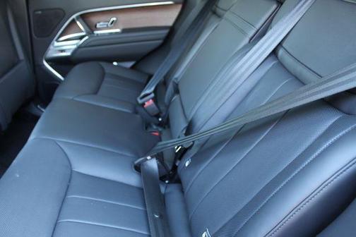 2026 Land Rover Range Rover P400 SE SWB