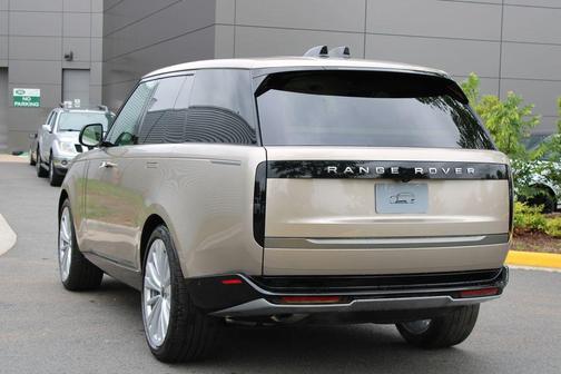Batumi Gold 2026 Land Rover Range Rover P400 SE