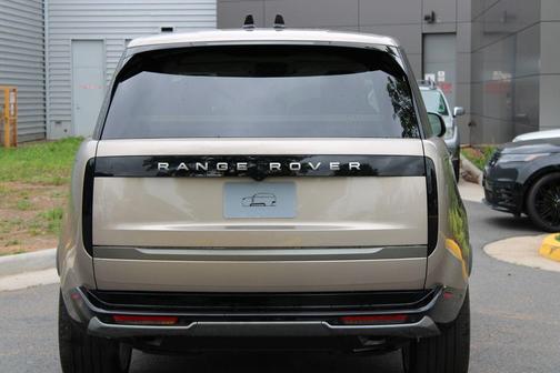 Batumi Gold 2026 Land Rover Range Rover P400 SE