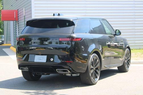 Santorini Black 2026 Land Rover Range Rover Sport P400 Dynamic SE