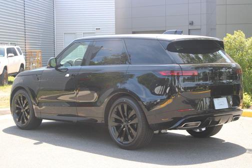 Santorini Black 2026 Land Rover Range Rover Sport P400 Dynamic SE
