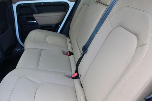 Fuji White 2026 Land Rover Defender 110 P300 S