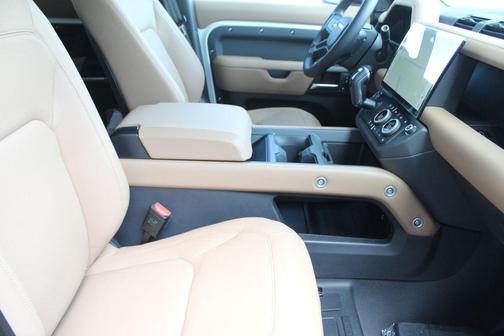 Fuji White 2026 Land Rover Defender 110 P300 S