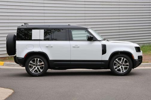 Fuji White 2026 Land Rover Defender 110 P300 S
