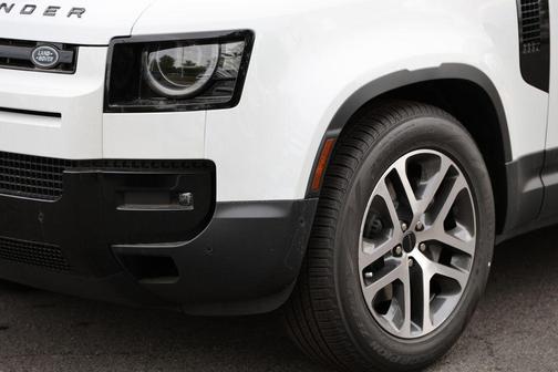 Fuji White 2026 Land Rover Defender 110 P300 S