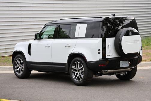 Fuji White 2026 Land Rover Defender 110 P300 S