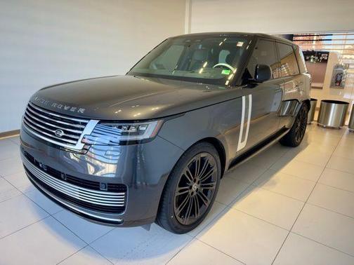 2025 Land Rover Range Rover P615 SV