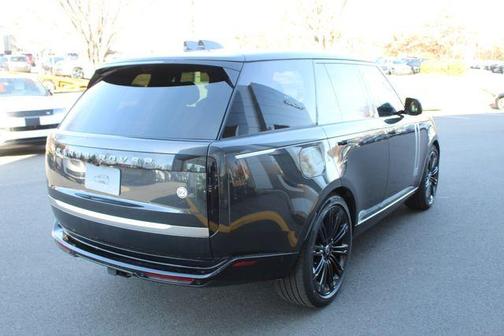 2025 Land Rover Range Rover P615 SV SWB