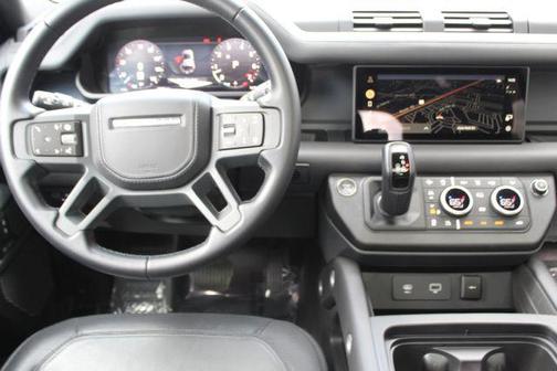 2024 Land Rover Defender P400 X-Dynamic SE