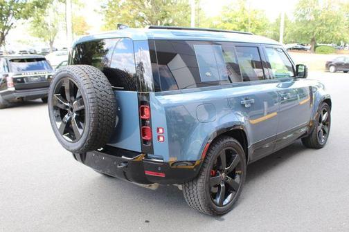 2024 Land Rover Defender P400 X-Dynamic SE