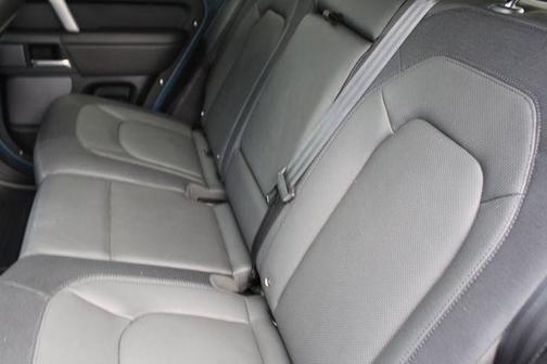 2024 Land Rover Defender P400 X-Dynamic SE