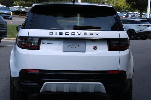 Fuji White 2025 Land Rover Discovery Sport Dynamic SE