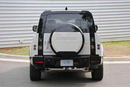 Borasco Grey 2026 Land Rover Defender 130 P400 X-Dynamic SE