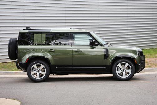 Woolstone Green 2026 Land Rover Defender 110 P400 X-Dynamic SE