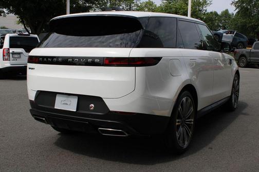 Fuji White 2026 Land Rover Range Rover Sport P360 SE