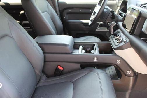 2024 Land Rover Defender P500 SE