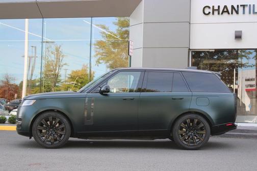 British Racing Green In Satin Finish 2026 Land Rover Range Rover P550e SE