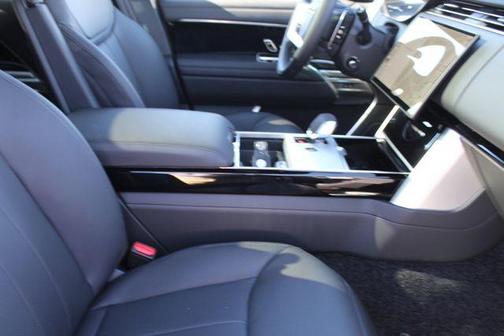 2025 Land Rover Range Rover P400 SE 7 Seat