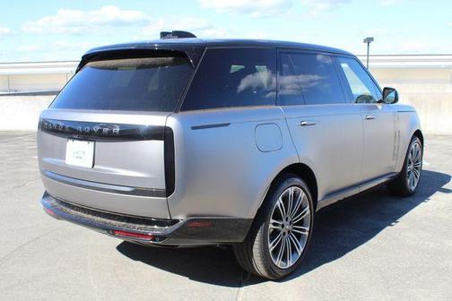 2025 Land Rover Range Rover P400 SE 7 Seat
