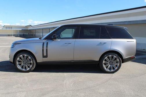 2025 Land Rover Range Rover P400 SE 7 Seat