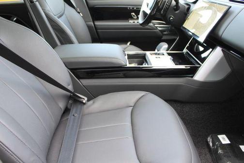 2026 Land Rover Range Rover P400 SE LWB 7 Seat
