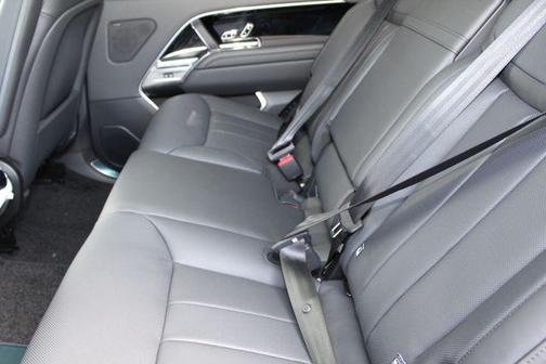 2026 Land Rover Range Rover P400 SE LWB 7 Seat
