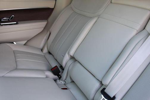 2026 Land Rover Range Rover P400 SE SWB