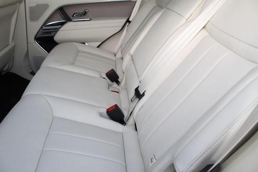 Batumi Gold 2026 Land Rover Range Rover P550e SE SWB