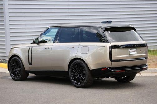 Batumi Gold 2026 Land Rover Range Rover P550e SE SWB