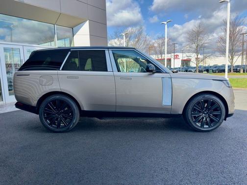 Batumi Gold 2026 Land Rover Range Rover P550e SE SWB