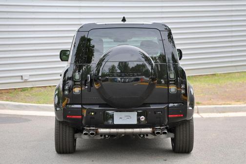 Santorini Black 2026 Land Rover Defender 110 P525 V8