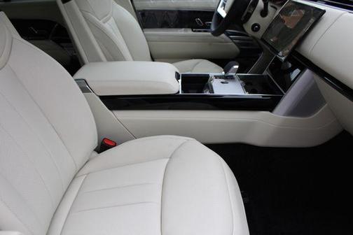 2026 Land Rover Range Rover P400 SE SWB