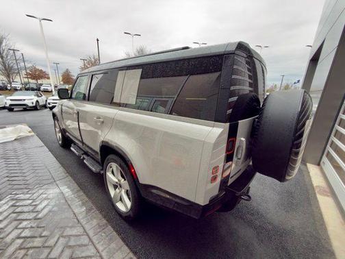 2026 Land Rover Defender 130 P400 X-Dynamic SE