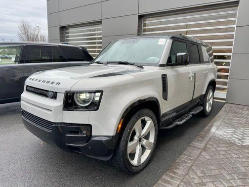 2026 Land Rover Defender 130 P400 X-Dynamic SE