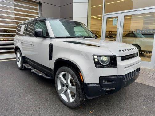 2026 Land Rover Defender 130 P400 X-Dynamic SE