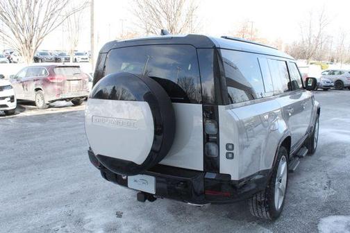 2026 Land Rover Defender 130 P400 X-Dynamic SE