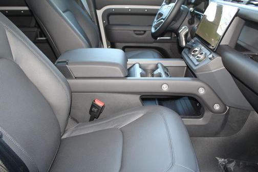 Borasco Grey 2026 Land Rover Defender 130 P400 X-Dynamic SE