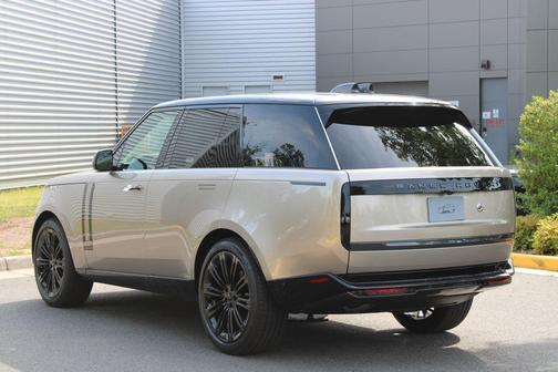 Batumi Gold 2026 Land Rover Range Rover P400 SE SWB