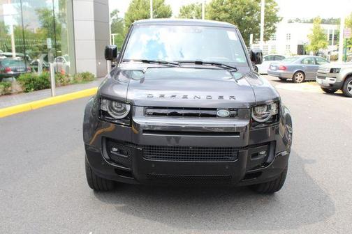 2025 Land Rover Defender 90 V8