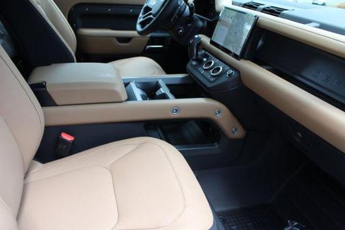 2025 Land Rover Defender 90 V8