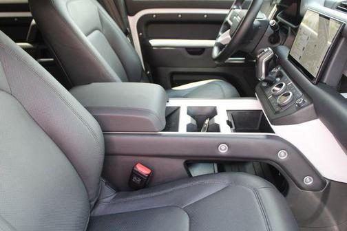 2025 Land Rover Defender P500 X-Dynamic SE