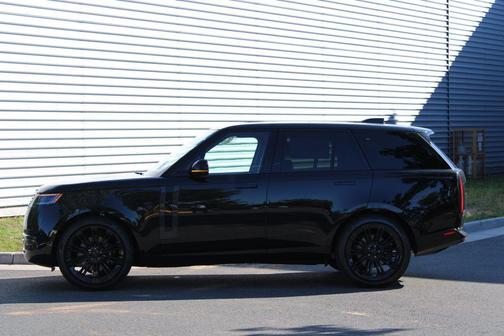 Santorini Black 2026 Land Rover Range Rover P400 SE SWB