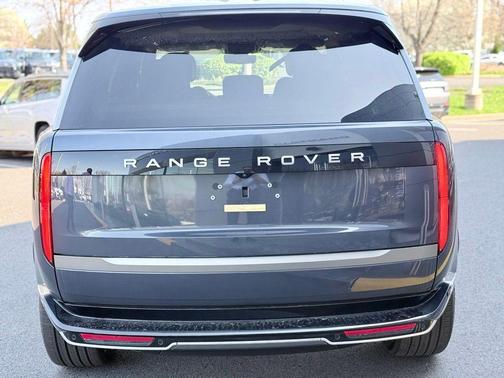 2026 Land Rover Range Rover P400 SE SWB